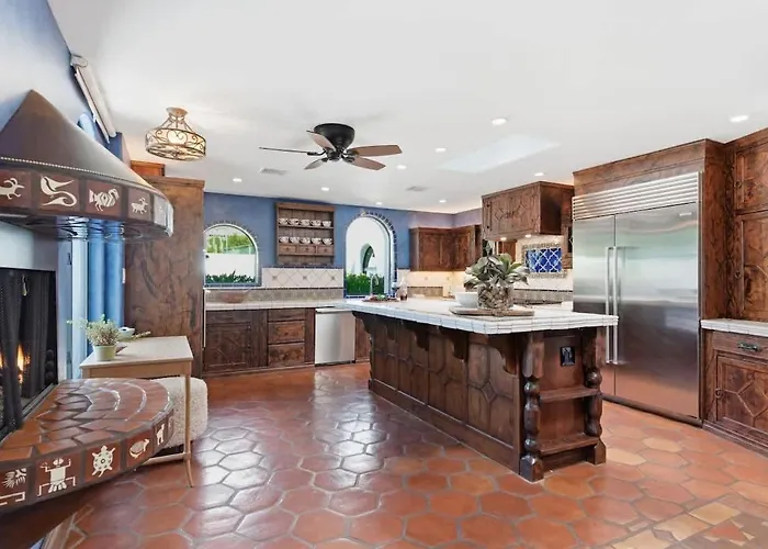 Paradise Rancho-pool-camelback View-min 2 Old Town * Scottsdale