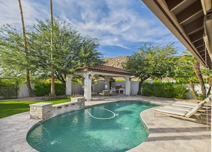 Paradise Rancho-pool-camelback View-min 2 Old Town Scottsdale