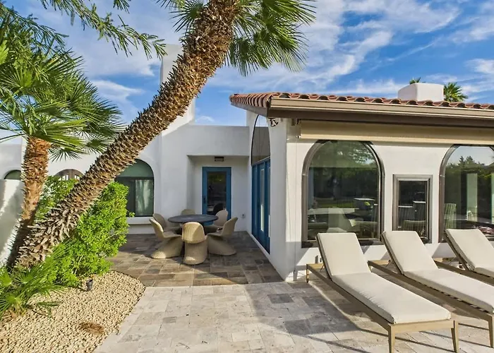 Dom wakacyjny Paradise Rancho-pool-camelback View-min 2 Old Town Scottsdale