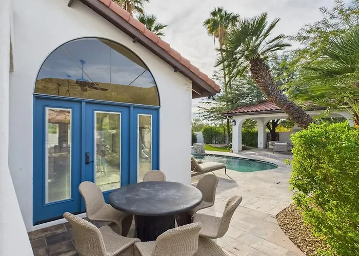 Paradise Rancho-pool-camelback View-min 2 Old Town * Scottsdale